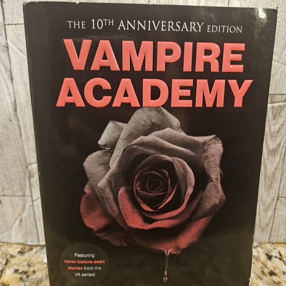Vampire Academy The 10th Anniversary Edition Richelle Mead Paperback Book - Picture 2 of 6